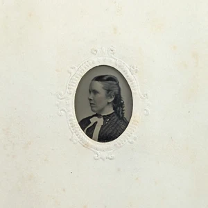 1860s Gem Tintype Portrait Of A Woman Side Profile Embossed Paper Frame - Bild 1 von 4