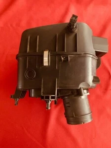 16-22 Maserati Levante M161 AWD lado izquierdo conductor filtro de admisión de aire caja limpiador - Imagen 1 de 3