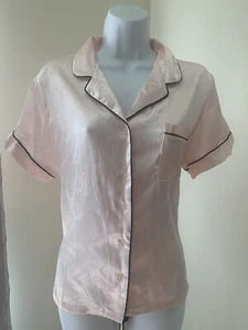 Camisa de pijama de satén con logotipo rosa Juicy Couture grande para mujer JC4834A RSP $58 - Imagen 1 de 13