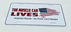 ¡Nuevo! Letrero de metal con marco de matrícula The Muscle Car Lives GM Chevy Ford American - Imagen 1 de 2