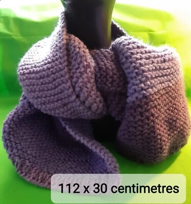 Mantón, bufanda triangular, tejido a mano, lana e hilo acrílico, color degradado púrpura Foto 1 de 4