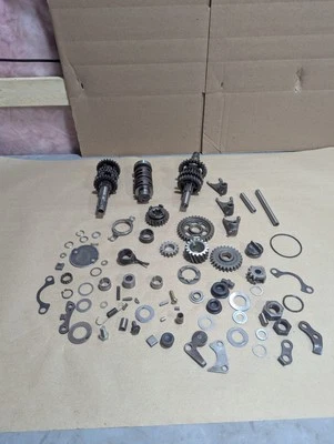 83 JUEGO DE ENGRANAJES TRANSMISIÓN SUZUKI SP125 Foto 1 de 4