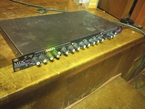Mdc 2001 Sereo Master Controller Powers Up - Picture 1 of 19