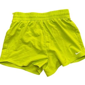 Pantalones Cortos para Niñas Nike One Bright Cactus/Blanco Medianos - Imagen 1 de 5