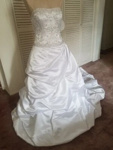 Oleg Cassini Wedding Gown Size 4 NWT - Picture 1 of 10