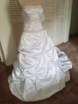 Vestido de novia Oleg Cassini talla 4 nuevo con etiquetas Foto 1 de 4