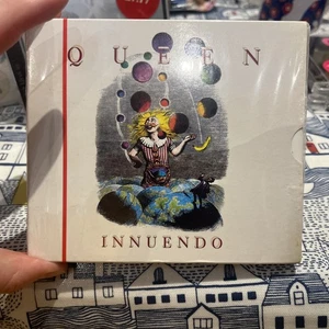 QUEEN - INNUENDO (MIT CALENDAR) / ALBUM-CD 1991 OVP! SEALEd New Music - Imagen 1 de 3