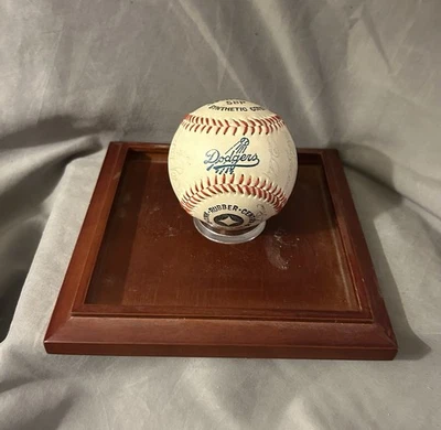World Series Champions 1981 Los Angeles Dodgers Team Signed Baseball w/ Case - Image 1 of 4