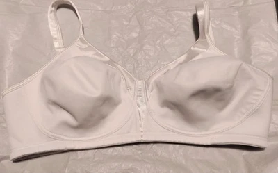 Playtex 18 HOUR 4803 White Silky Soft Smoothing Wire Free T-Shirt Bra Size 42B - Image 1 of 4