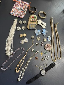 Vintage Jewelry Lot 38 Pieces Clip Ear Rings Necklace Brackets Watch - Picture 1 of 21