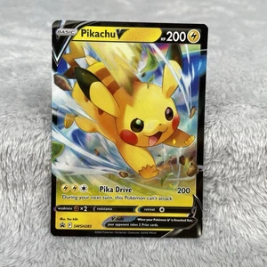Pokemon Stella Nera Promo Pikachu V SWSH285 quasi nuovo - Foto 1 di 5