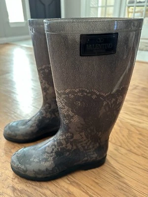Botas de lluvia Valentino negras y nude de encaje. Talla 37 (talla US 6,5) Foto 1 de 4