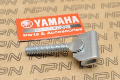 Pestillo de carrocería cubierta Yamaha Snowmobile EL433 GP246 GP292 GP338 GP433 #1 NUEVO OEM Foto 1 de 2