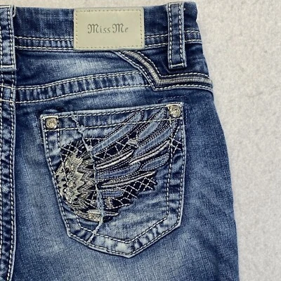 Bota Miss Me Jeans Curvy Talla 27X30 (30x29) Puntada Gruesa Alas Estrás Foto 1 de 4