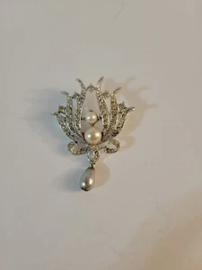 Vintage Listner Brooch Faux Pearl Silvertone Clear Crystals - Bild 1 von 7