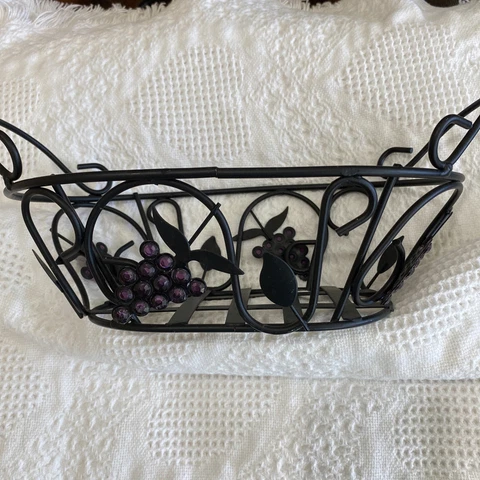 Awesome Black Wrought Iron OVAL BASKET Grape Motif Fruit, Bread 10½" x 7" EUC Cover