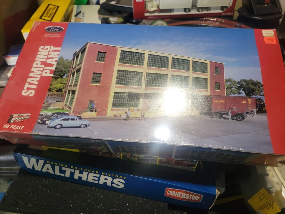 Walthers Cornerstone Ford Stamping Plant Ho Scale Model - Image 1 of 1