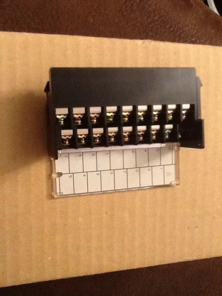 CONNECTOR - GE FANUC 90 70 IN OUTPUT ANALOG MODULE  BRAND NEW - Image 1 of 4