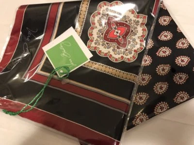Bufanda de seda limitada negra clásica retirada Vera Bradley Foto 1 de 2
