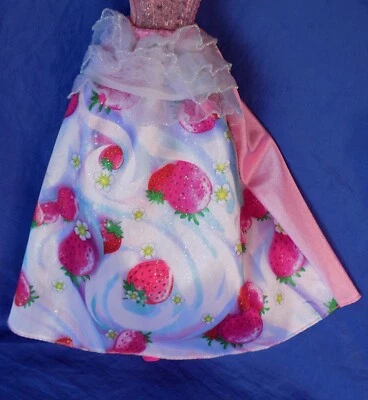 Barbie DREAMTOPIA SWEETVILLE Strawberry Princess Dress & Shoes Mattel 2016 - Image 1 of 3