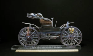 Coches antiguos Quatro Grupo V1 / 4 modelo de automóvil - 12" en acrílico - Imagen 1 de 4
