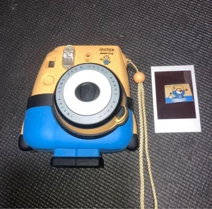 Cámara fotográfica instantánea Fujifilm Instax Mini 8 Minions modelo limitado casi como nueva - Imagen 1 de 6