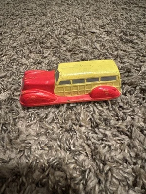 1940'S Tootsietoy Station Wagon Van Red and Yellow WOODIE WOODY #1046 - Image 1 of 4