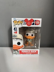 Donald Duck 1495 Funko Pop Disney - Picture 1 of 6