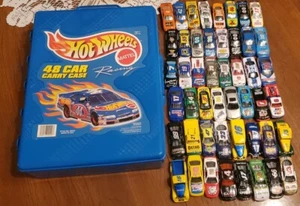 Estuche de transporte de 48 autos Hot Wheels de colección con autos y camiones de carreras diecast NASCAR - Imagen 1 de 9