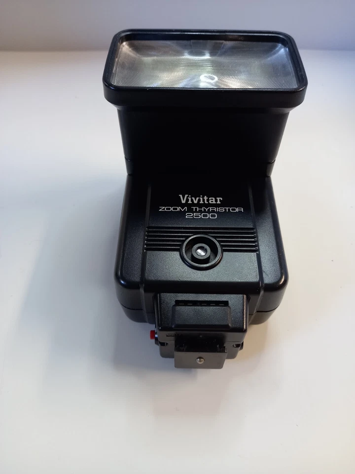 Vivitar 2500 Elektronenblitz Zoom Thyristor, Mittenkontakt  - Bild 1 von 4