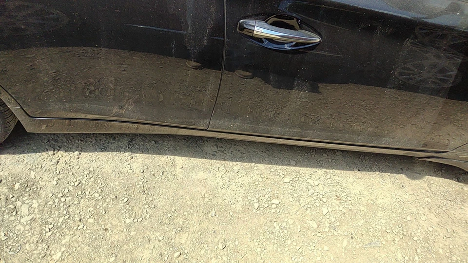 14 INFINITI Q50 Rocker Moulding Right Passenger Side - Image 1 of 1