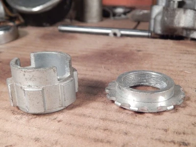 2 NOS Cad Harley FRONT END Castle NUTS Hydraglide Panhead FL Duoglide Wide Glide Foto 1 de 4