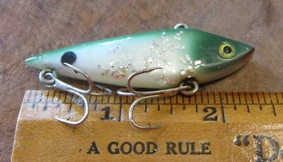 Small Cordell SPOT Sparkle On Pearl with Green Back and Face No Rattle Crankbait - Image 1 of 4