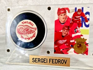 Disco, tarjeta y estuche de hockey HOCKEY Sergei Fedorov Detroit Red Wings - Tarjeta Fleer - Imagen 1 de 7