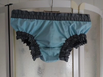 Herren Gummihose - Adult - M - Rubber Schlüpfer Windelhose mit Rüschenabschluß - Bild 1 von 4