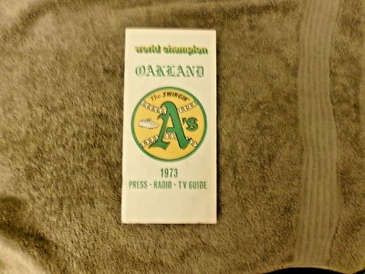Oakland A's Media Guide 1973 anuario serie mundial anuncio de atletismo Reggie Jackson Foto 1 de 4