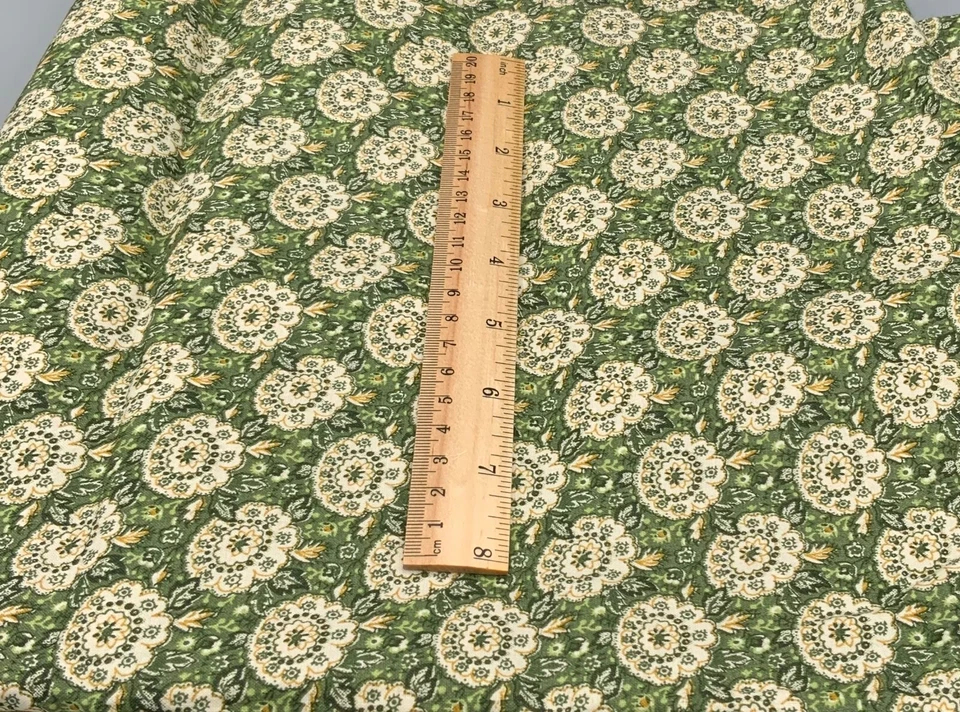 Tela de algodón FLORES LANZADAS NEGRAS ORO VERDE DE COLECCIÓN 1 YAR X 44" Foto 1 de 1