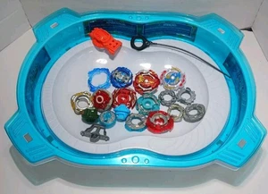 Beyblade Set - 2 Arenen & mehrere Beyblades - Bild 1 von 14