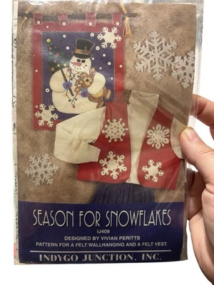 VTG 1996 Indygo Junction Snowflakes Pattern Felt Wall hanging Vest Christmas New - Image 1 of 4