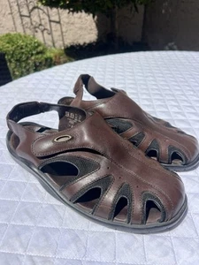 Vintage Mens Oakley Brown Leather Closed Toe Sport Sandals Shoes Sz 9 Y2K 2000s - Picture 1 of 11