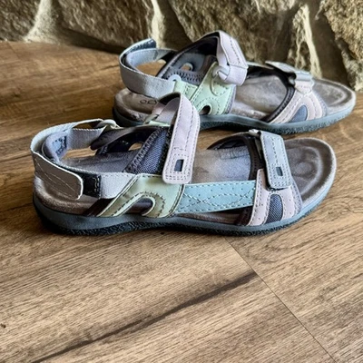 Sandalias Earth Origins de gamuza para mujer talla 8 lavanda suave, gris y verde suave  Foto 1 de 4