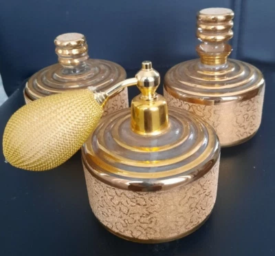 NECESSAIRE TOILETTE EN VERRE ANCIEN : FLACON PARFUM, ATOMISEUR, POT BAGUIER - Photo 1/4