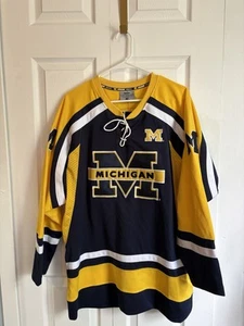 Camiseta deportiva de hockey auténtica University of Michigan Wolverines Colisseum para hombre mediana - Imagen 1 de 4