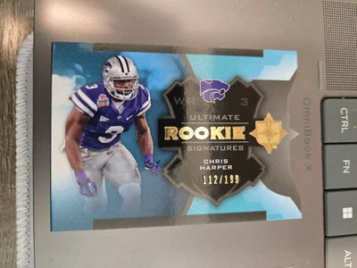2013 Ultimate #187 Chris Harper Booklet Auto RC #ed 112 / 199 KANSAS STATE - Image 1 of 3