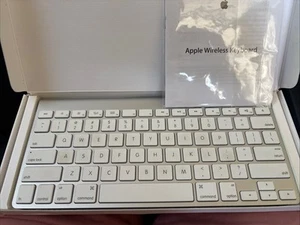 Apple A1314 Wireless Keyboard - Silver (MC184LL/B) - Use, good condition - Afbeelding 1 van 3
