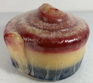 Original OLD GLORY BUN CANDLE 2.5" x 3.75" comida canela rollo en forma - América - Imagen 1 de 3