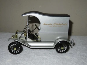 FORD MODEL T AMALIE CHOKOLADE 1:18 UNIVERSAL HOBBIES OPENING HOOD & REAR - Picture 1 of 12