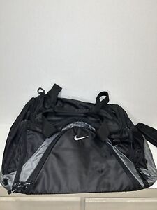 Nike Golf Duffle Bag Travel Shoulder Strap With Carry Handle 21 Inches 4 Pockets
