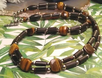 ¿Ojo de tigre y cuerno? Collar con cierre de palanca de doble hilo de cuentas, sin firmar, sin ensayo Foto 1 de 4