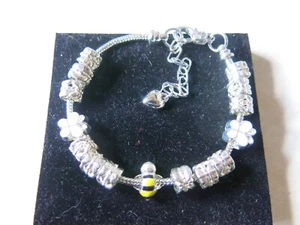 Biene und Schmetterlinge europäisches Charm Armband handgefertigt - Bild 1 von 1